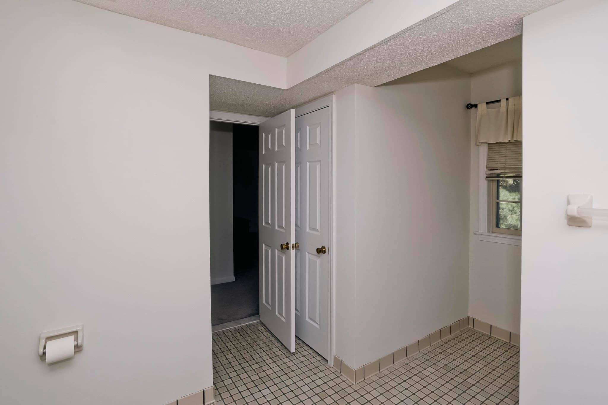 Condominium at 55 Dartmoor # 55, Enfield CT 06082, photo 32 of 42