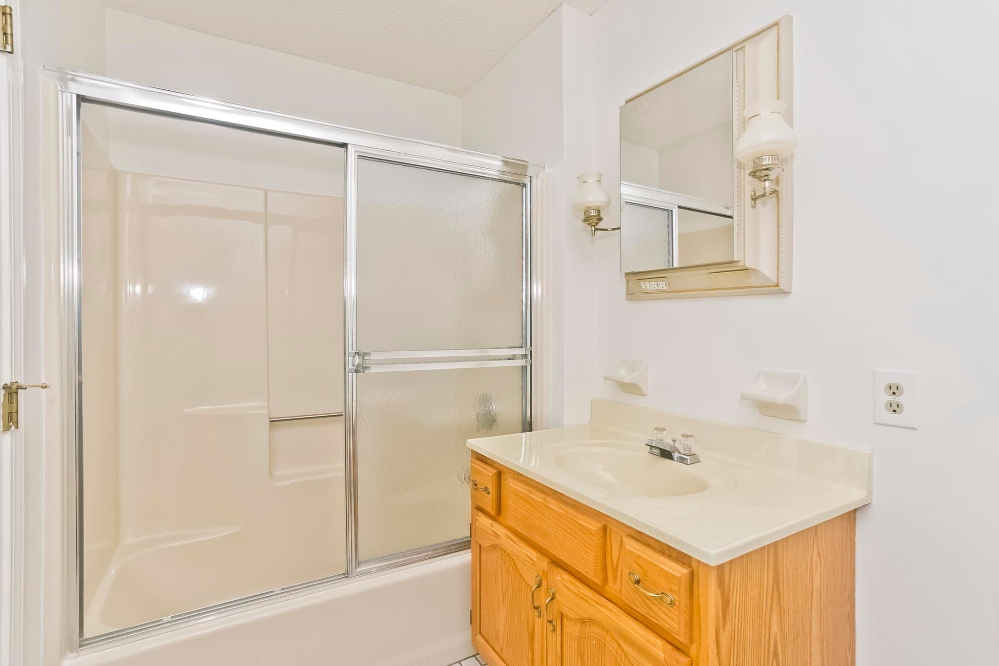 Condominium at 55 Dartmoor # 55, Enfield CT 06082, photo 38 of 42