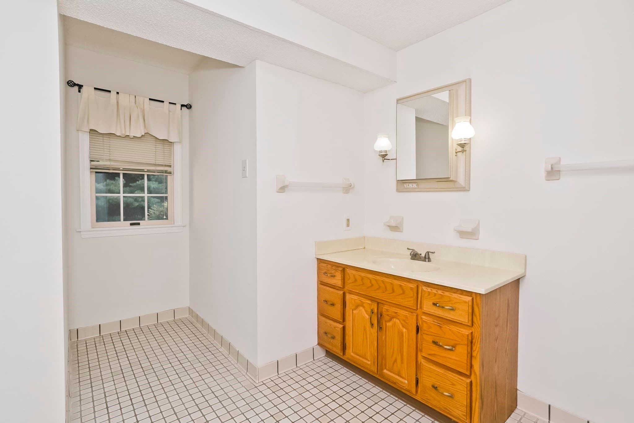 Condominium at 55 Dartmoor # 55, Enfield CT 06082, photo 31 of 42