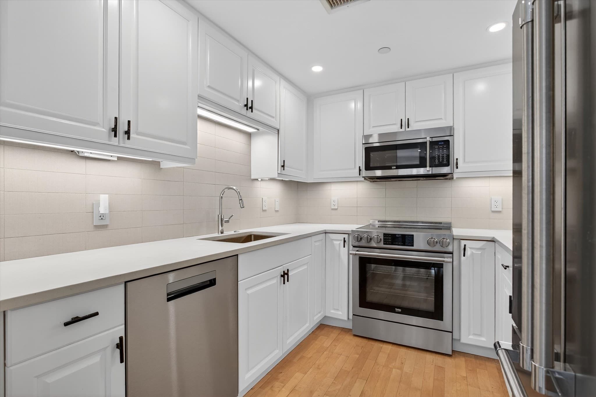 Condominium at 10 Bowdoin St. # 202, Boston MA 02114, Boston, photo 11 of 21