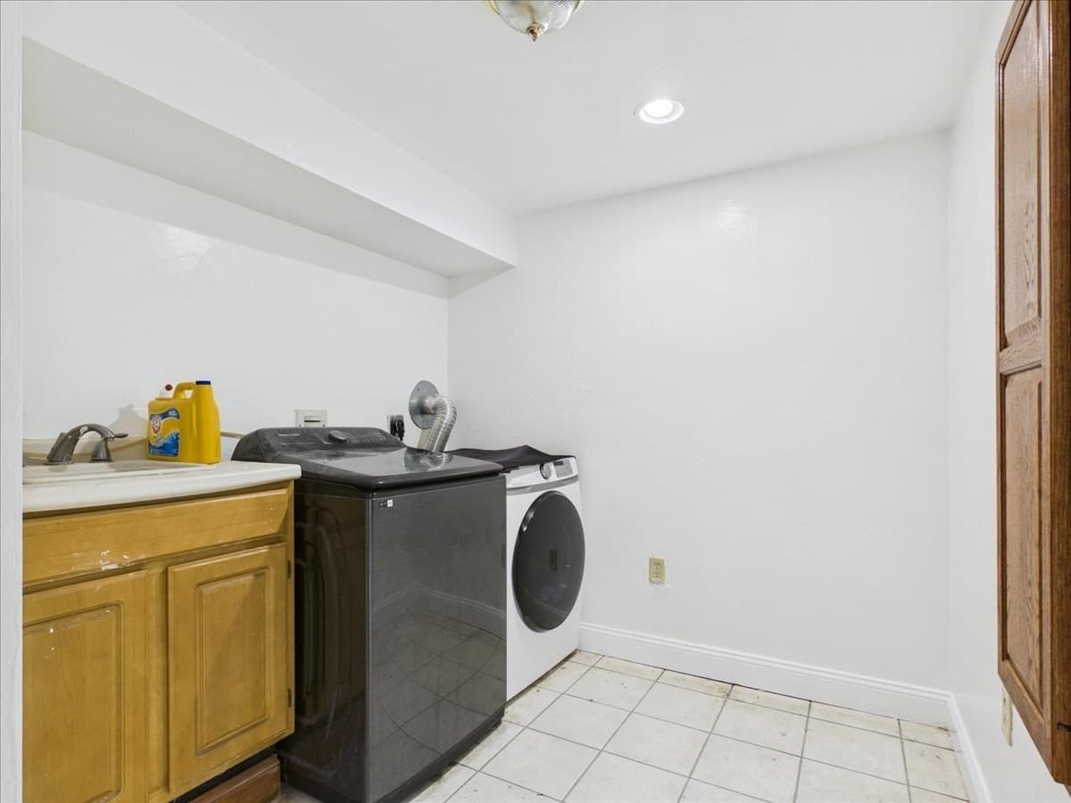 Condominium at 11 Woodrow Avenue # 11, Boston MA 02124, Boston, photo 15 of 27