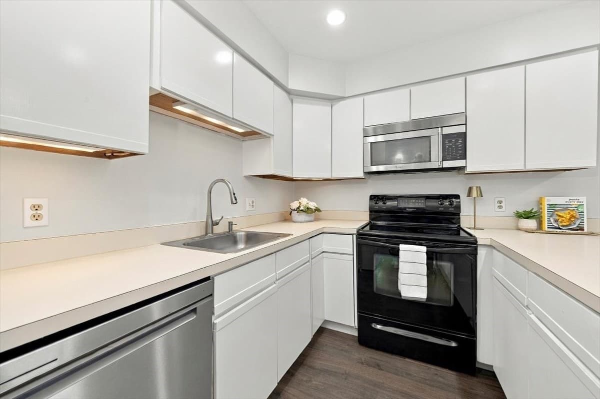 Condominium at 3601 Tuckers Lane # 3601, Hingham MA 02043, Hingham, photo 11 of 23