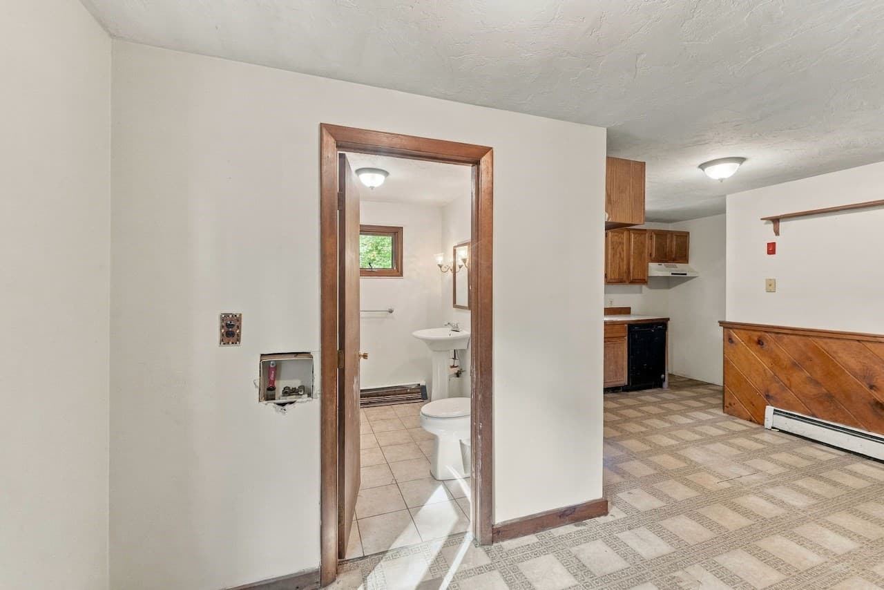 Single Family Residence at 69 Lake Ave, Leicester MA 01524, Leicester, photo 13 of 40