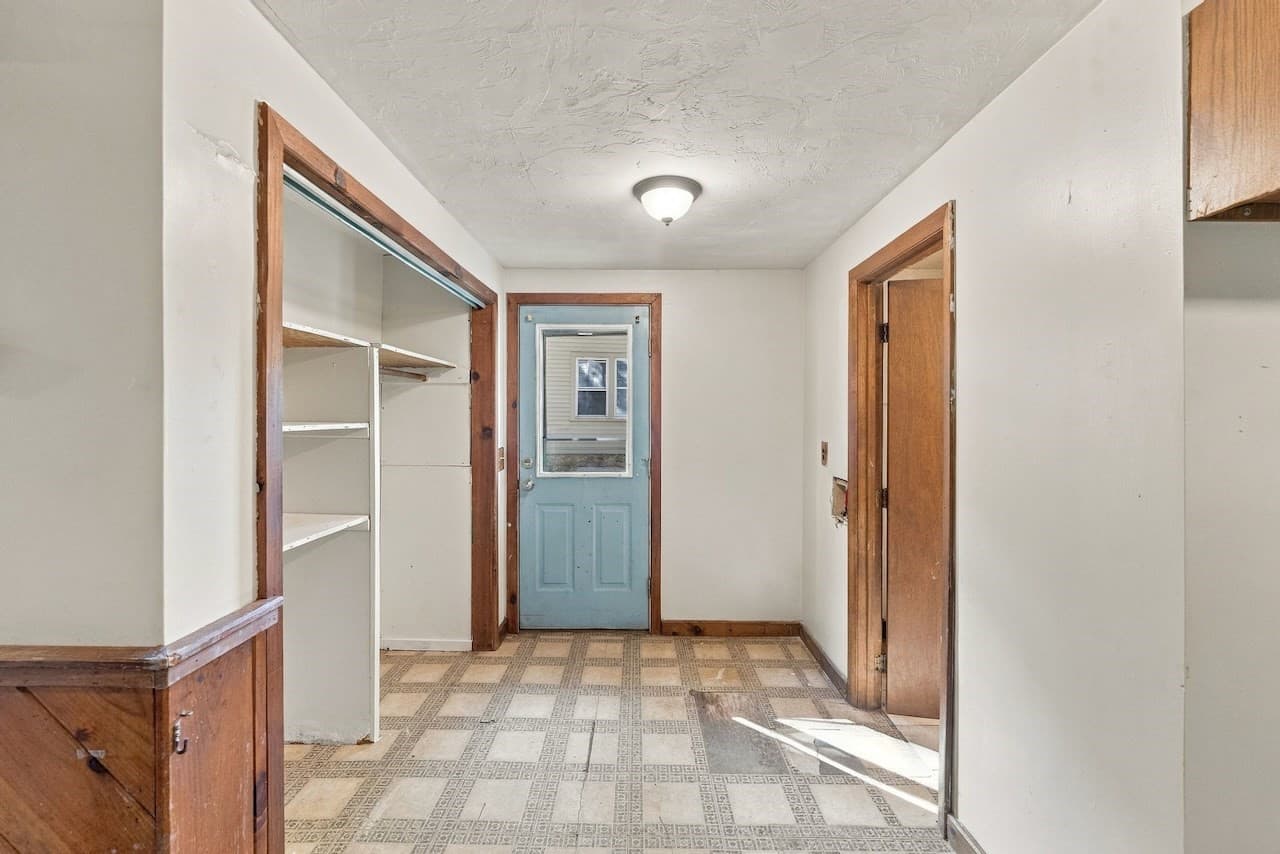 Single Family Residence at 69 Lake Ave, Leicester MA 01524, Leicester, photo 12 of 40