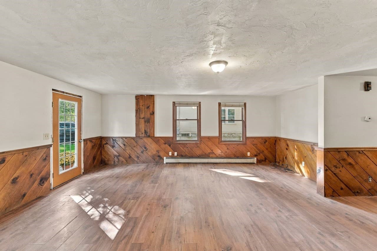 Single Family Residence at 69 Lake Ave, Leicester MA 01524, Leicester, photo 7 of 40