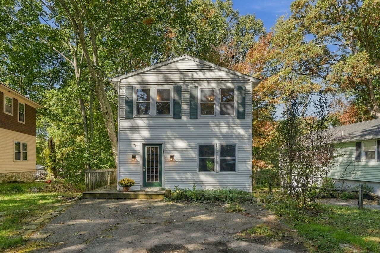 Single Family Residence at 69 Lake Ave, Leicester MA 01524, Leicester, photo 3 of 40