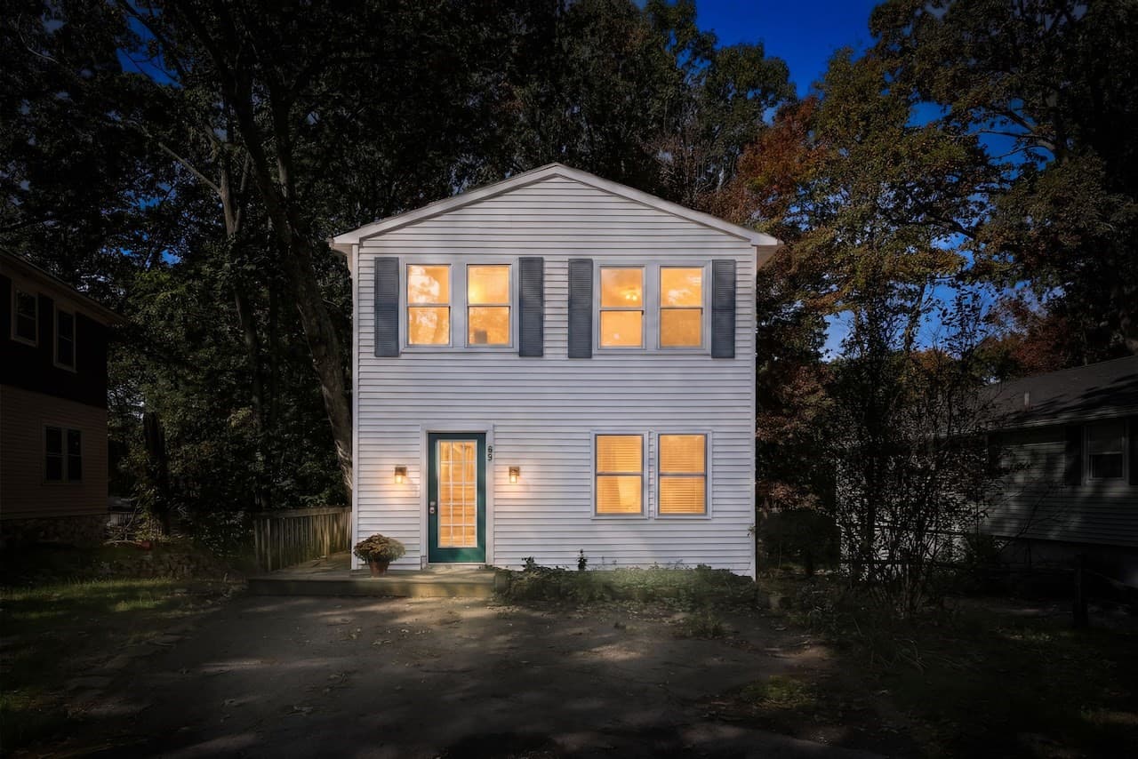 69 Lake Ave, Leicester MA 01524
