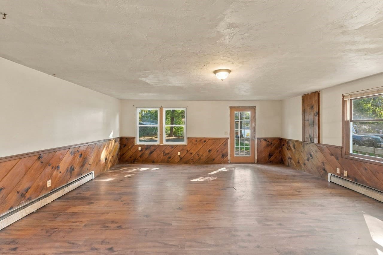 Single Family Residence at 69 Lake Ave, Leicester MA 01524, Leicester, photo 5 of 40