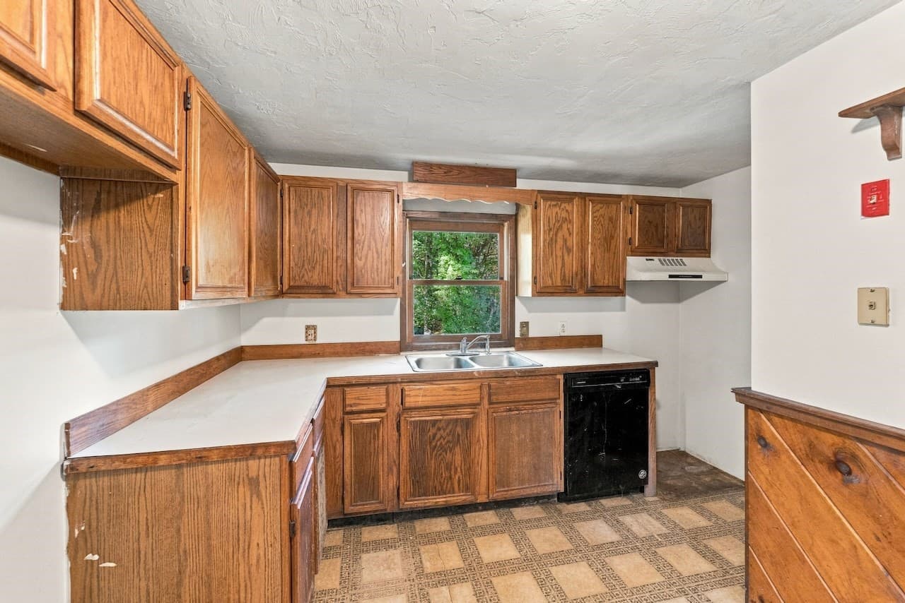 Single Family Residence at 69 Lake Ave, Leicester MA 01524, Leicester, photo 10 of 40