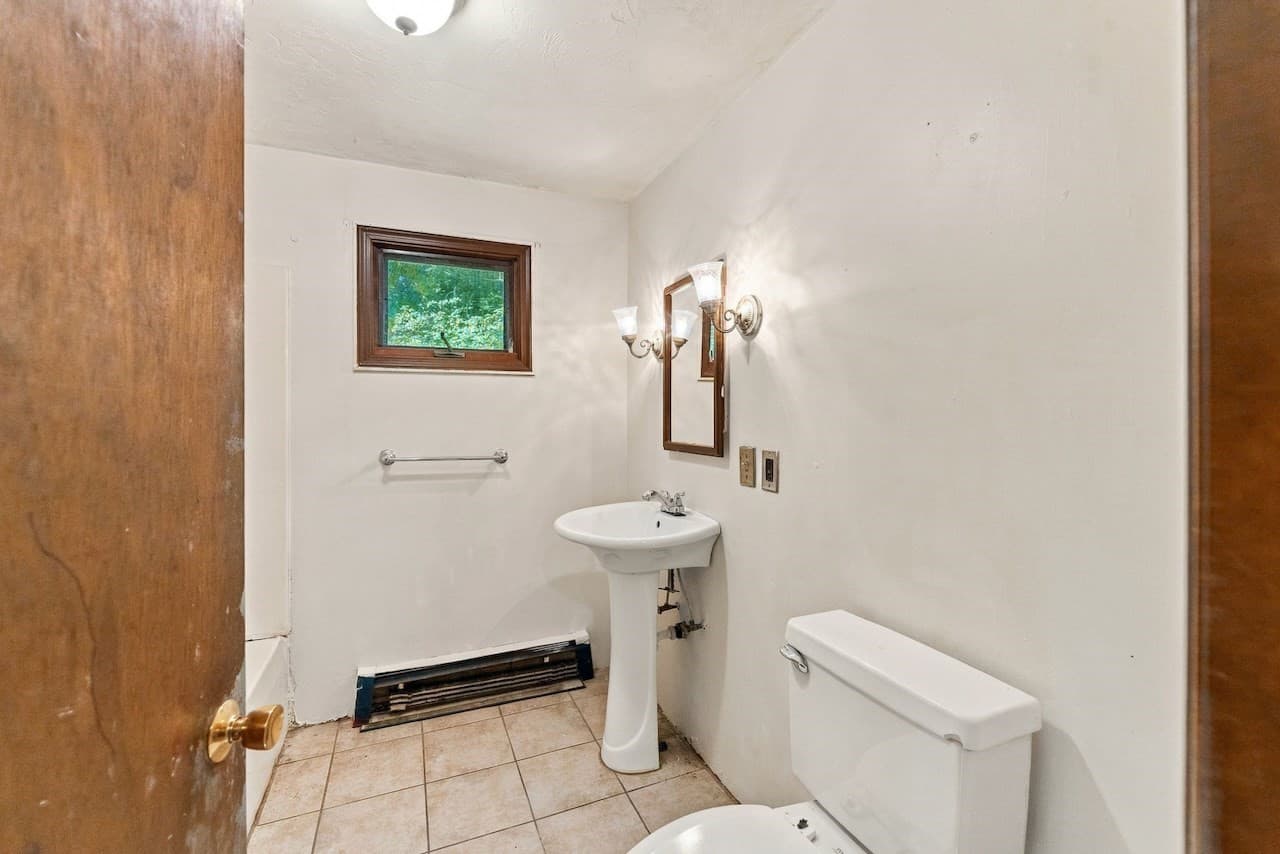 Single Family Residence at 69 Lake Ave, Leicester MA 01524, Leicester, photo 14 of 40