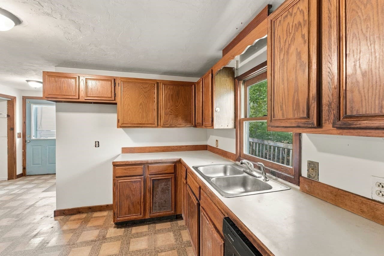 Single Family Residence at 69 Lake Ave, Leicester MA 01524, Leicester, photo 11 of 40