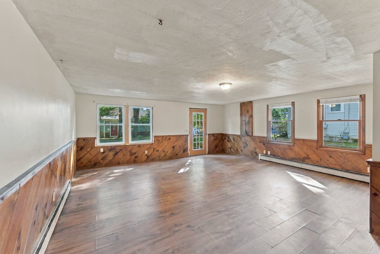 Single Family Residence at 69 Lake Ave, Leicester MA 01524, Leicester, photo 4 of 40