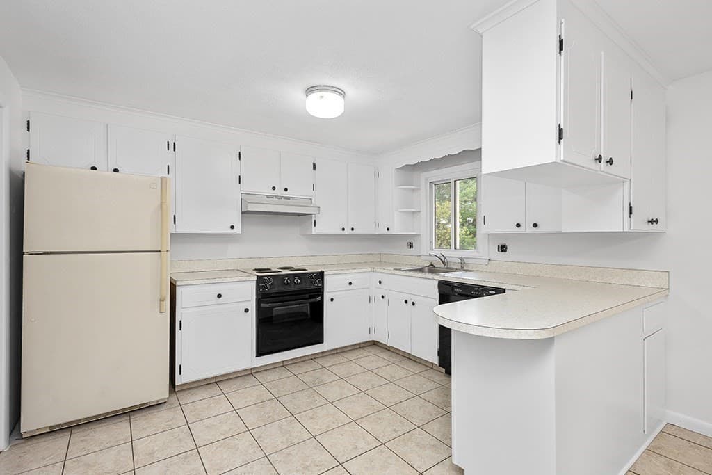 Single Family Residence at 60 Sheldonville Rd, North Attleboro MA 02760, photo 6 of 32