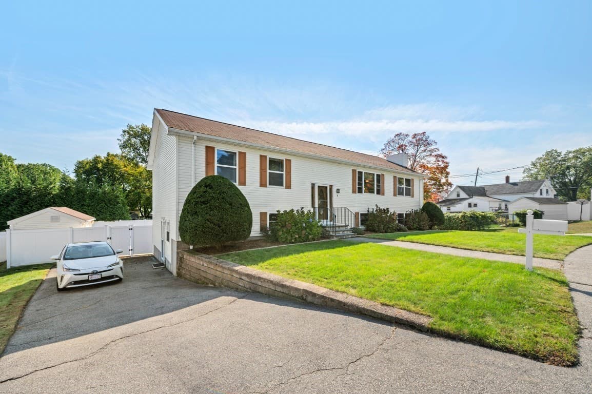 Single Family Residence at 3 Gatta Cir, Woburn MA 01801, Woburn, photo 2 of 33