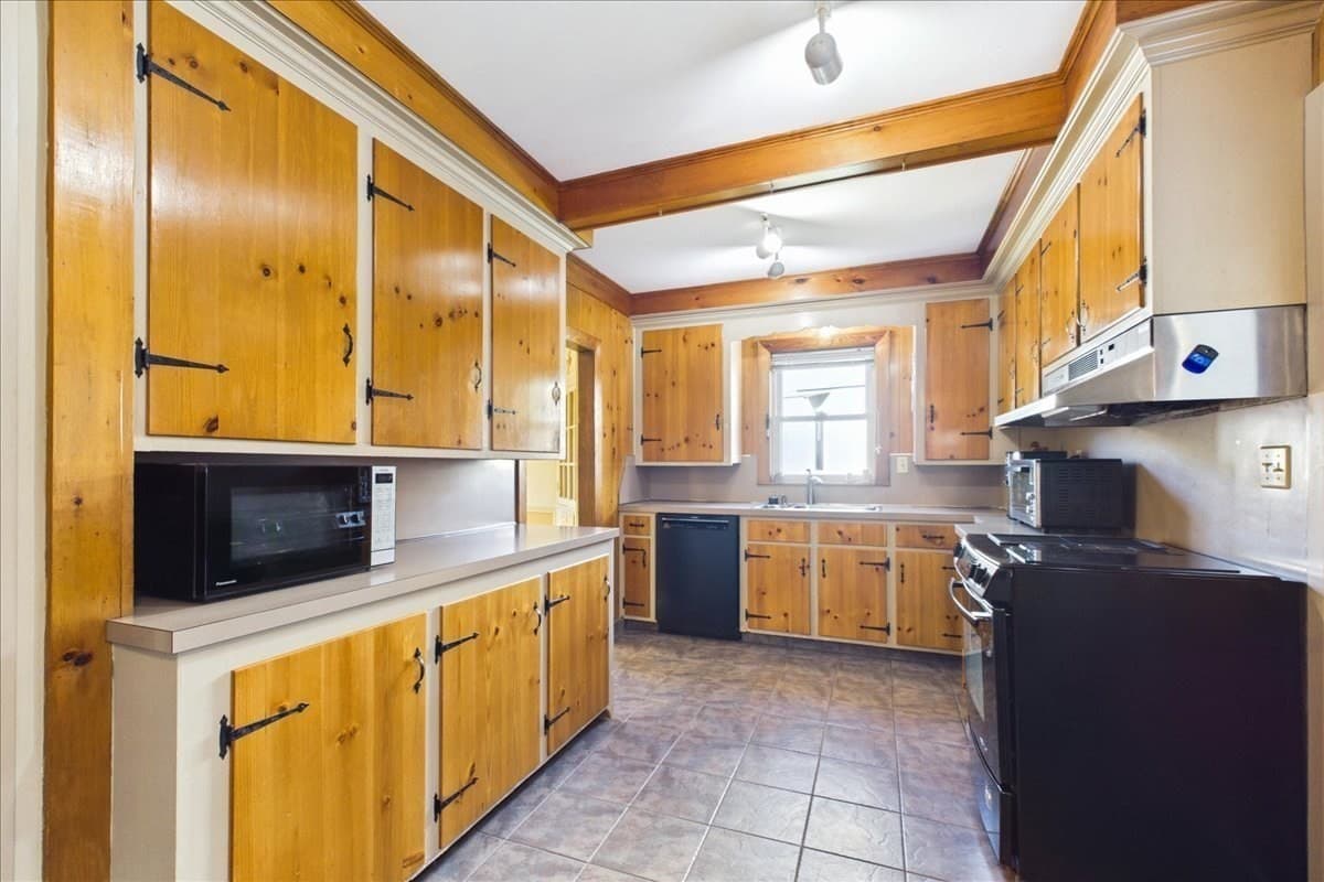 Single Family Residence at 265 Main St, Melrose MA 02176, Melrose, photo 9 of 30
