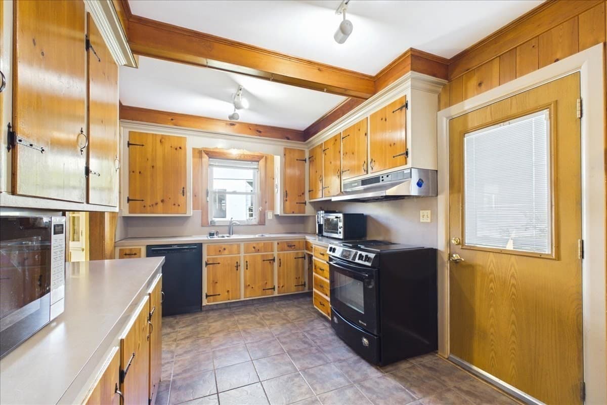 Single Family Residence at 265 Main St, Melrose MA 02176, Melrose, photo 11 of 30