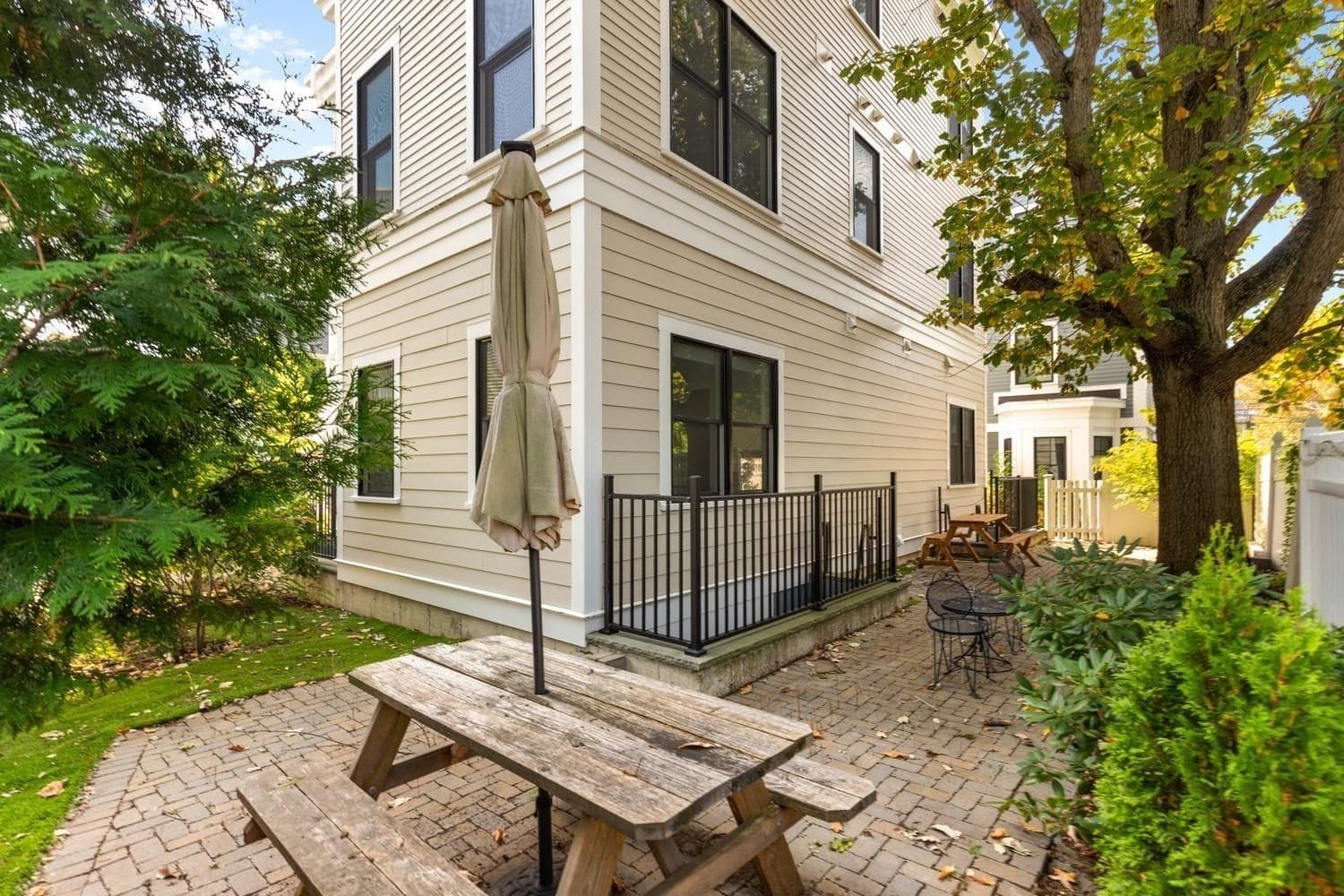 Condominium at 113 Beacon St # A, Somerville MA 02143, Somerville, photo 22 of 26