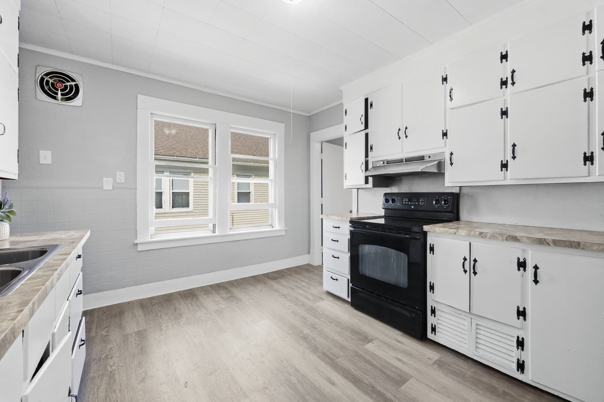 Multi Family at 20 Rathburn St, Chicopee MA 01020, Chicopee, photo 13 of 32