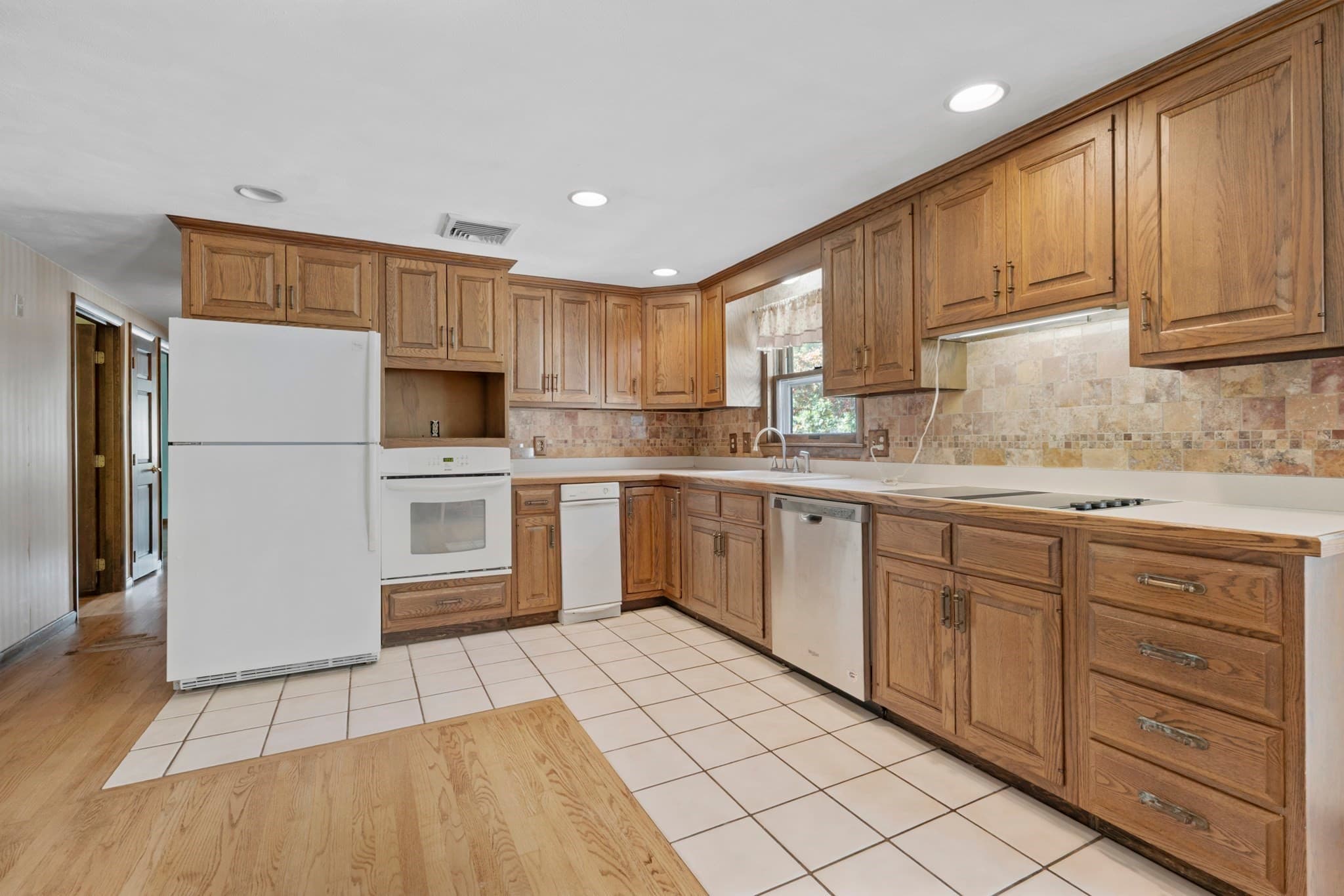 Single Family Residence at 11 Carousel Dr, Millbury MA 01527, Millbury, photo 13 of 42