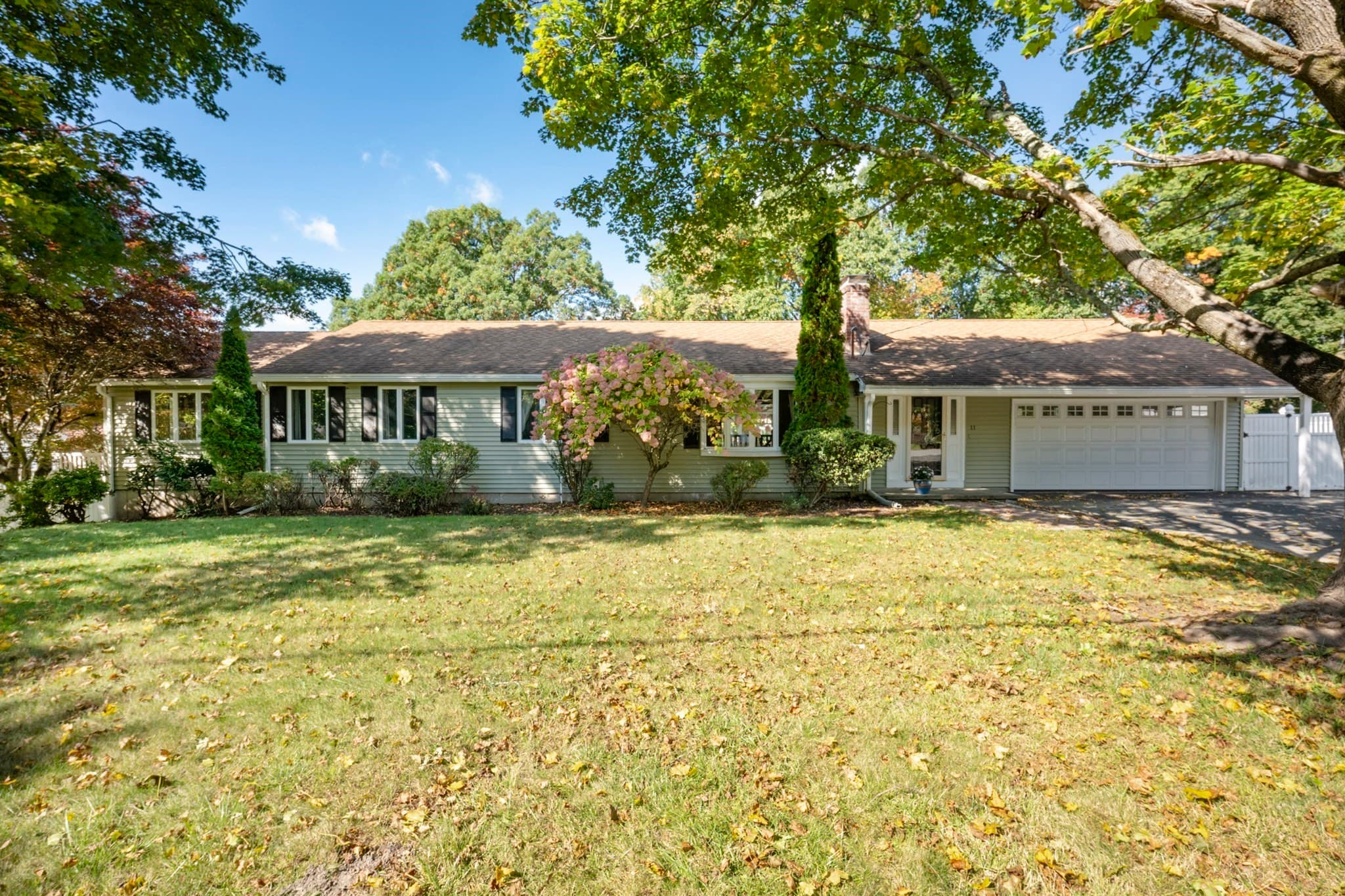 11 Carousel Dr, Millbury MA 01527