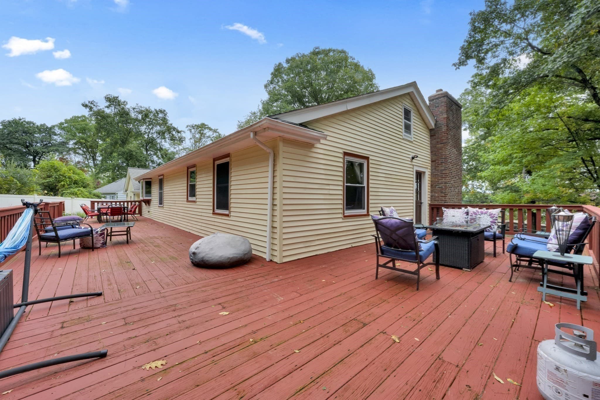Single Family Residence at 30 W Sutton Rd, Sutton MA 01590, Sutton, photo 6 of 31