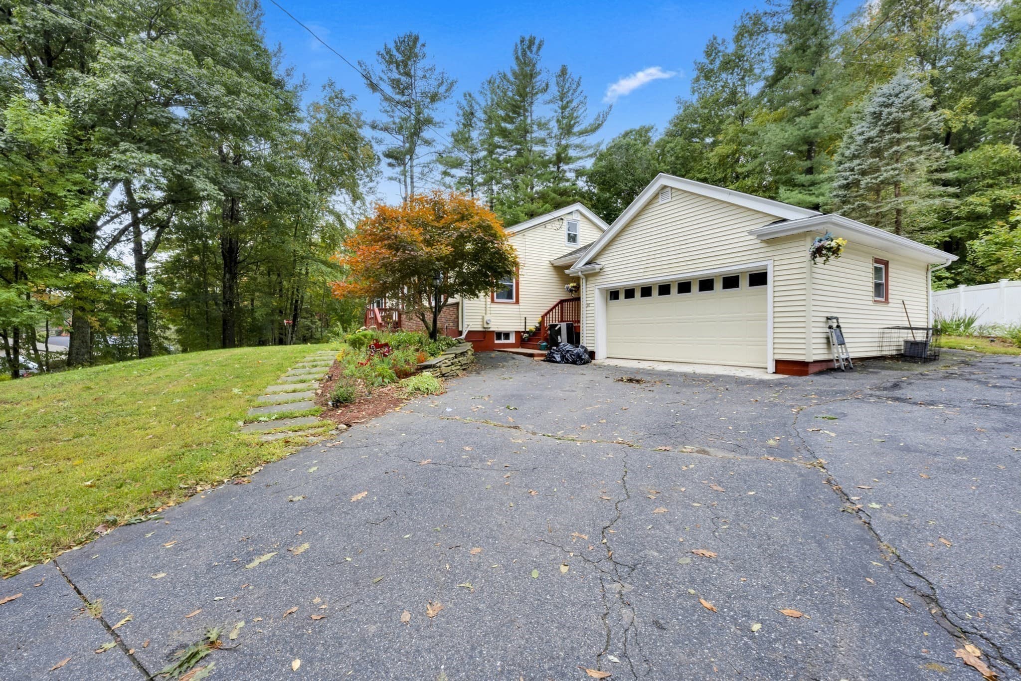 Single Family Residence at 30 W Sutton Rd, Sutton MA 01590, Sutton, photo 3 of 31