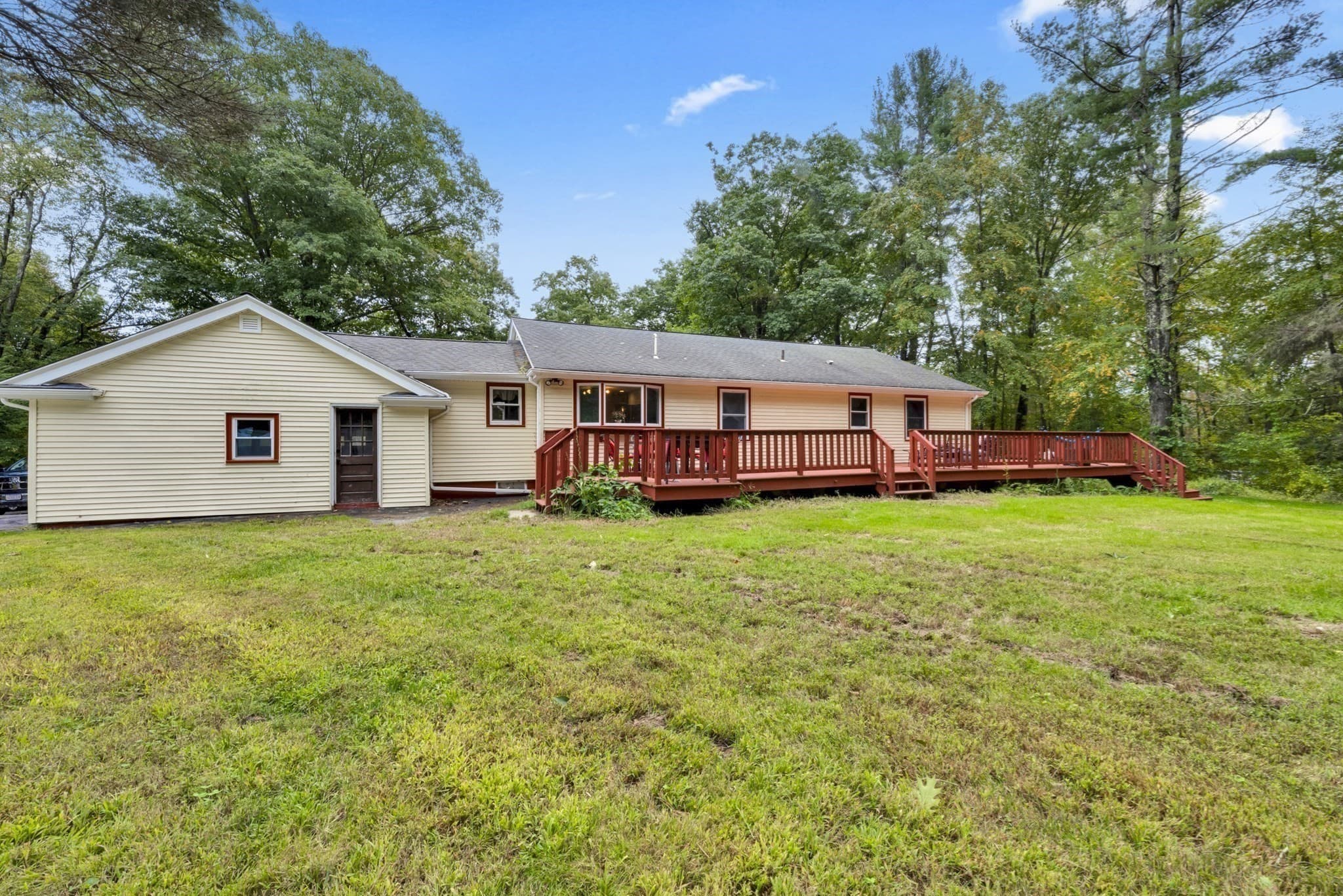 Single Family Residence at 30 W Sutton Rd, Sutton MA 01590, Sutton, photo 5 of 31