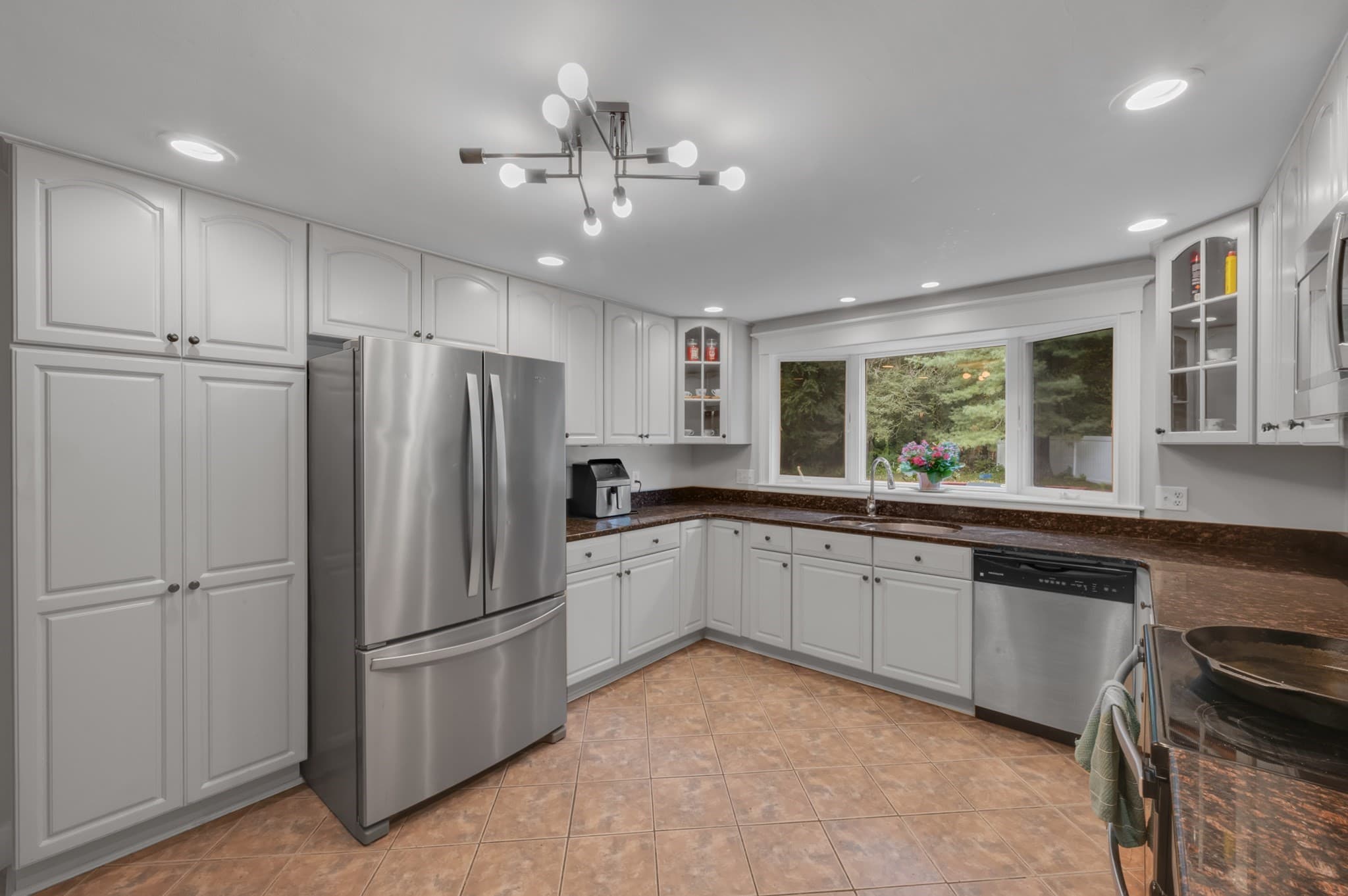 Single Family Residence at 30 W Sutton Rd, Sutton MA 01590, Sutton, photo 11 of 31