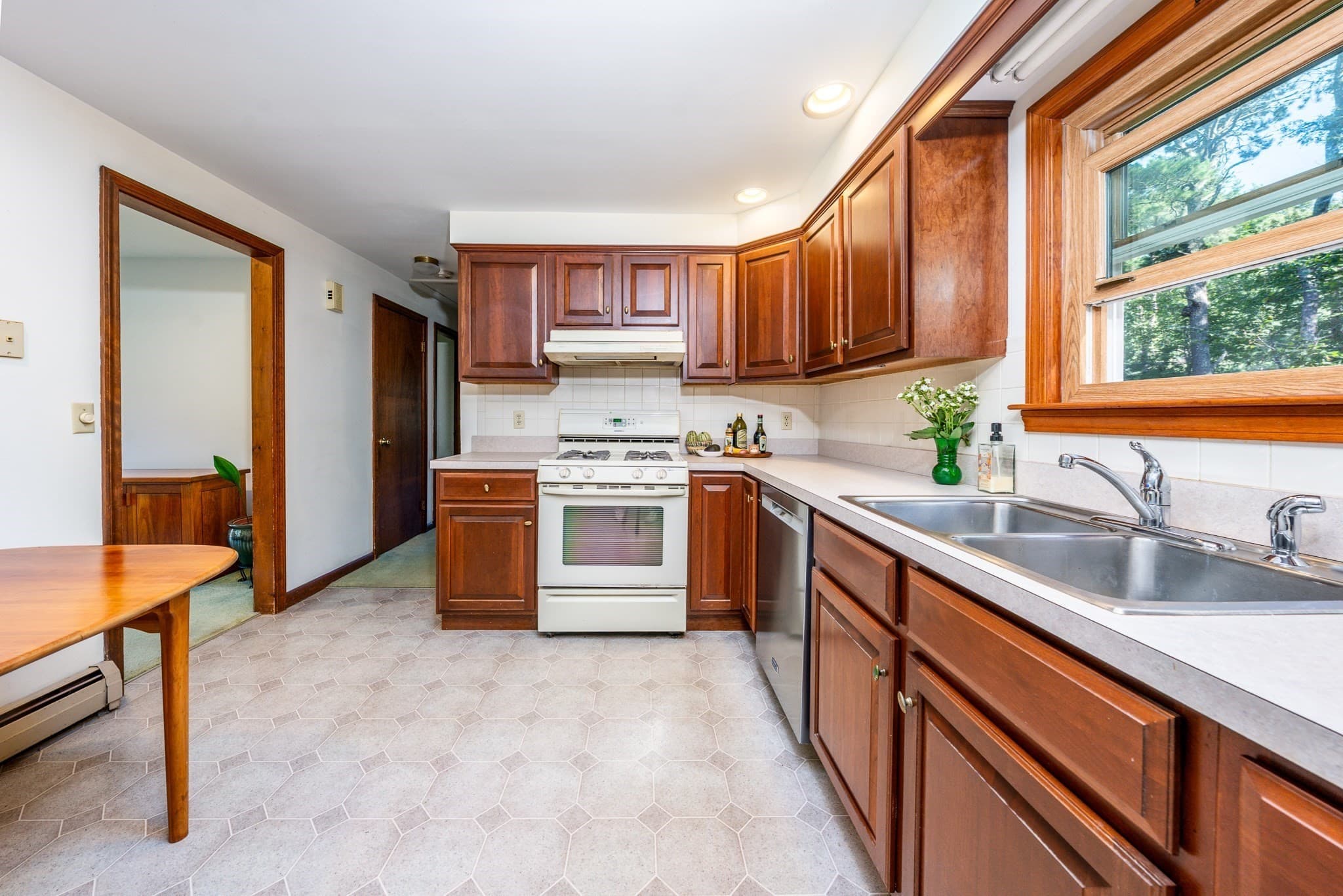 Single Family Residence at 382 Mariner Circle, Barnstable MA 02635, Barnstable, photo 12 of 39