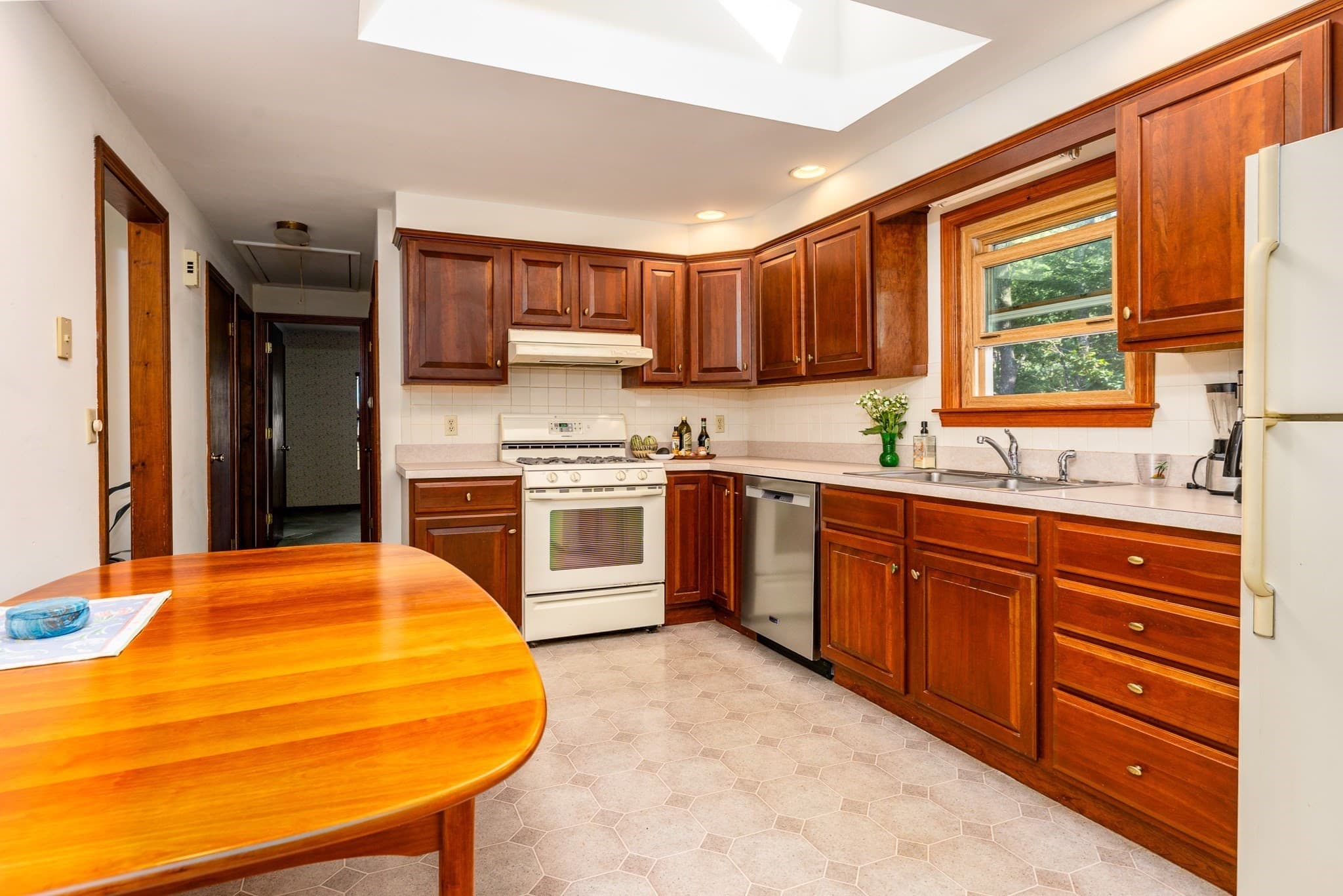 Single Family Residence at 382 Mariner Circle, Barnstable MA 02635, Barnstable, photo 14 of 39