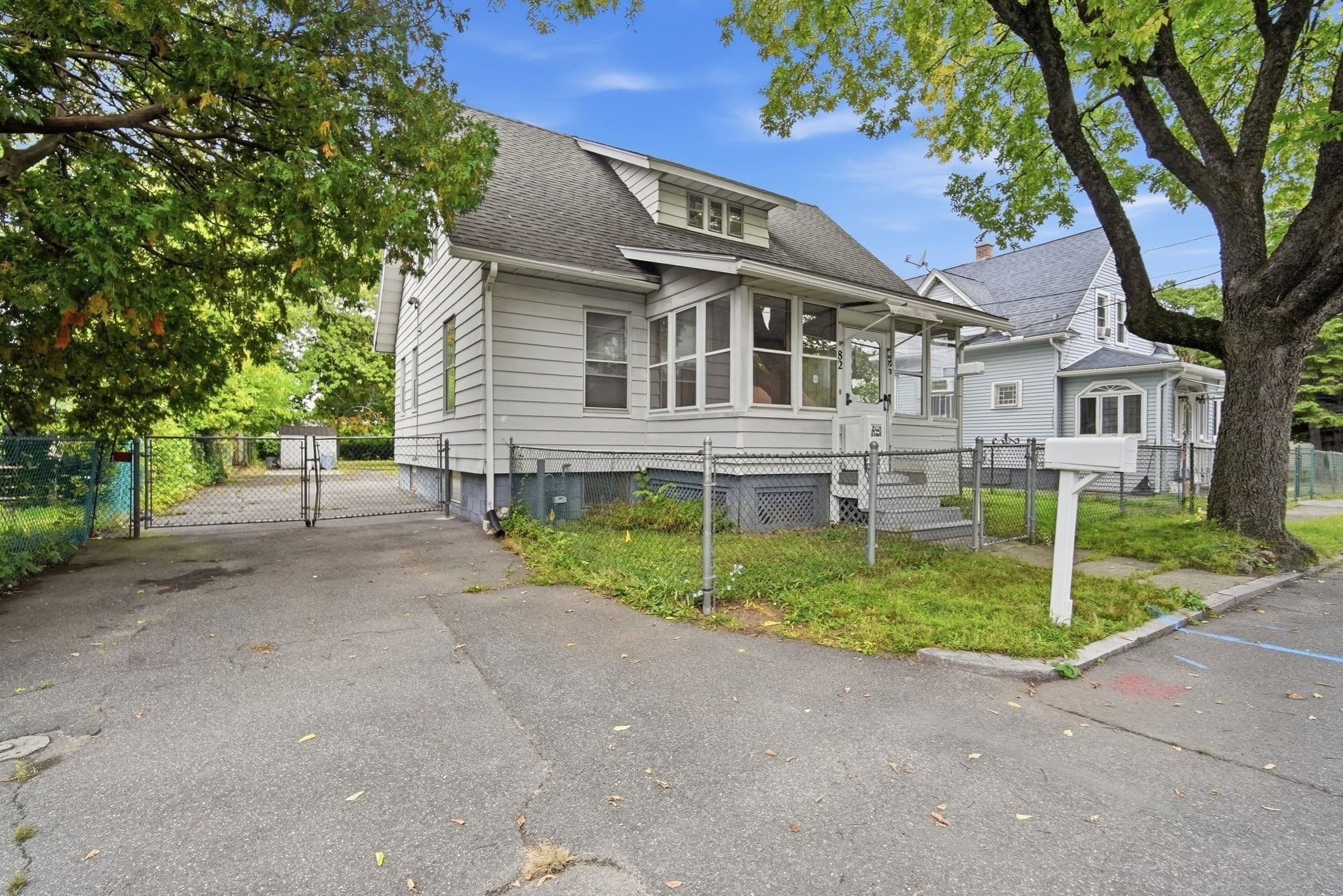 Single Family Residence at 82 Gresham St, Springfield MA 01119, Springfield, photo 2 of 29