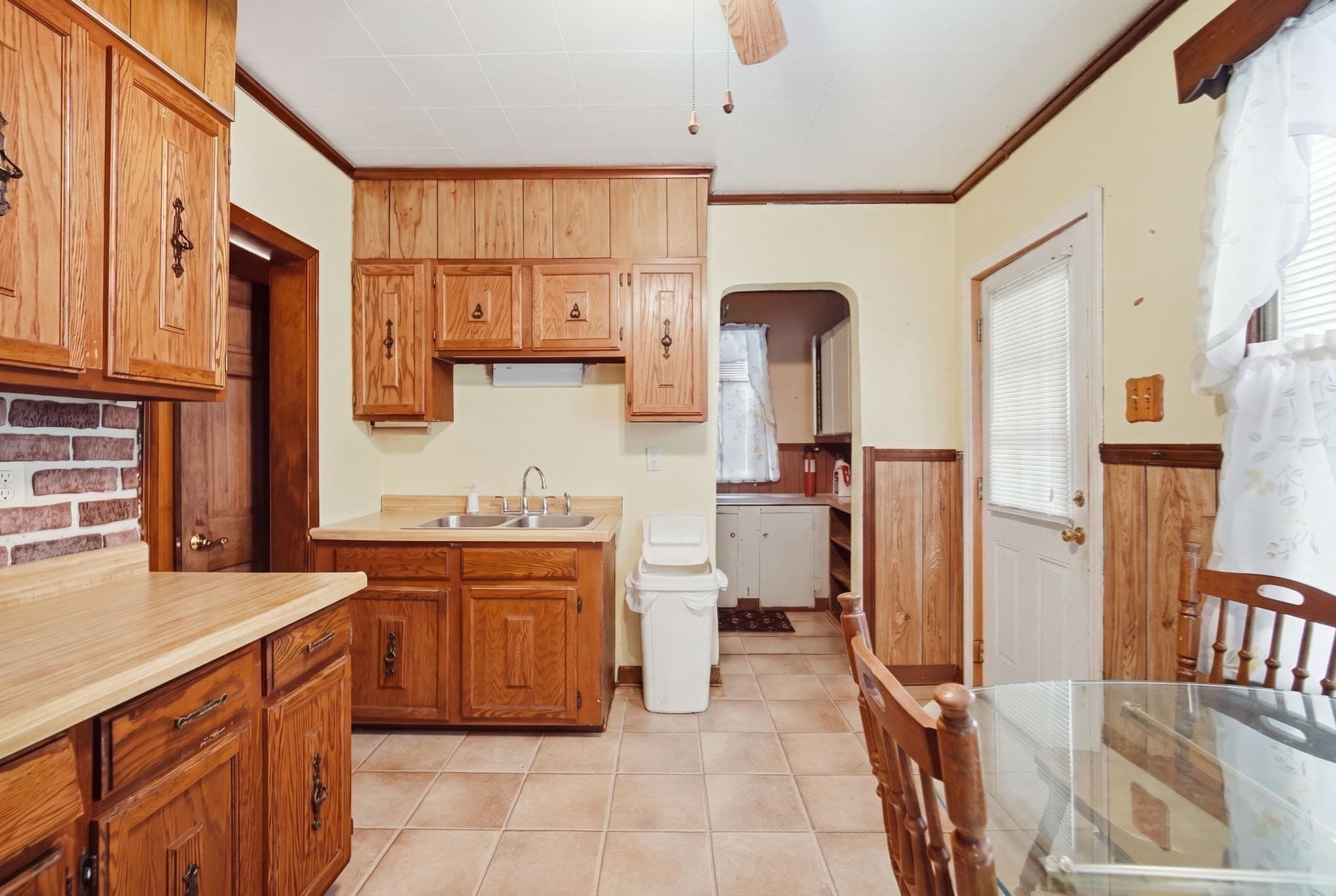 Single Family Residence at 82 Gresham St, Springfield MA 01119, Springfield, photo 6 of 29