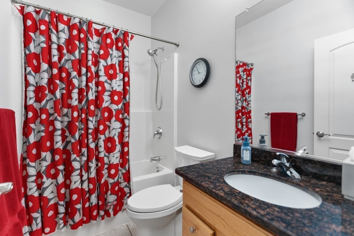 Condominium at 30 Summerfield Drive # 30, Uxbridge MA 01569, Uxbridge, photo 13 of 42