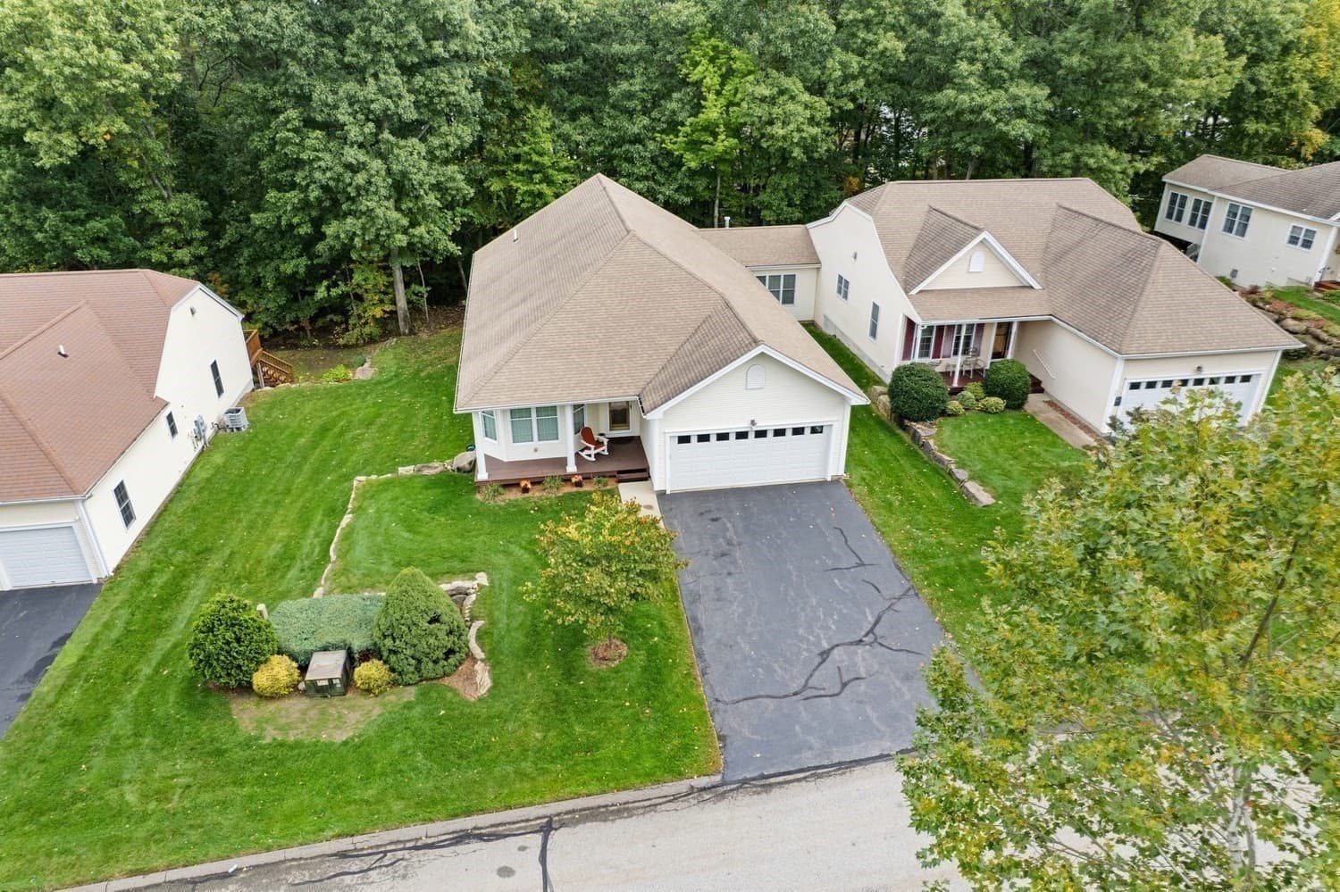 Condominium at 30 Summerfield Drive # 30, Uxbridge MA 01569, Uxbridge, photo 30 of 42