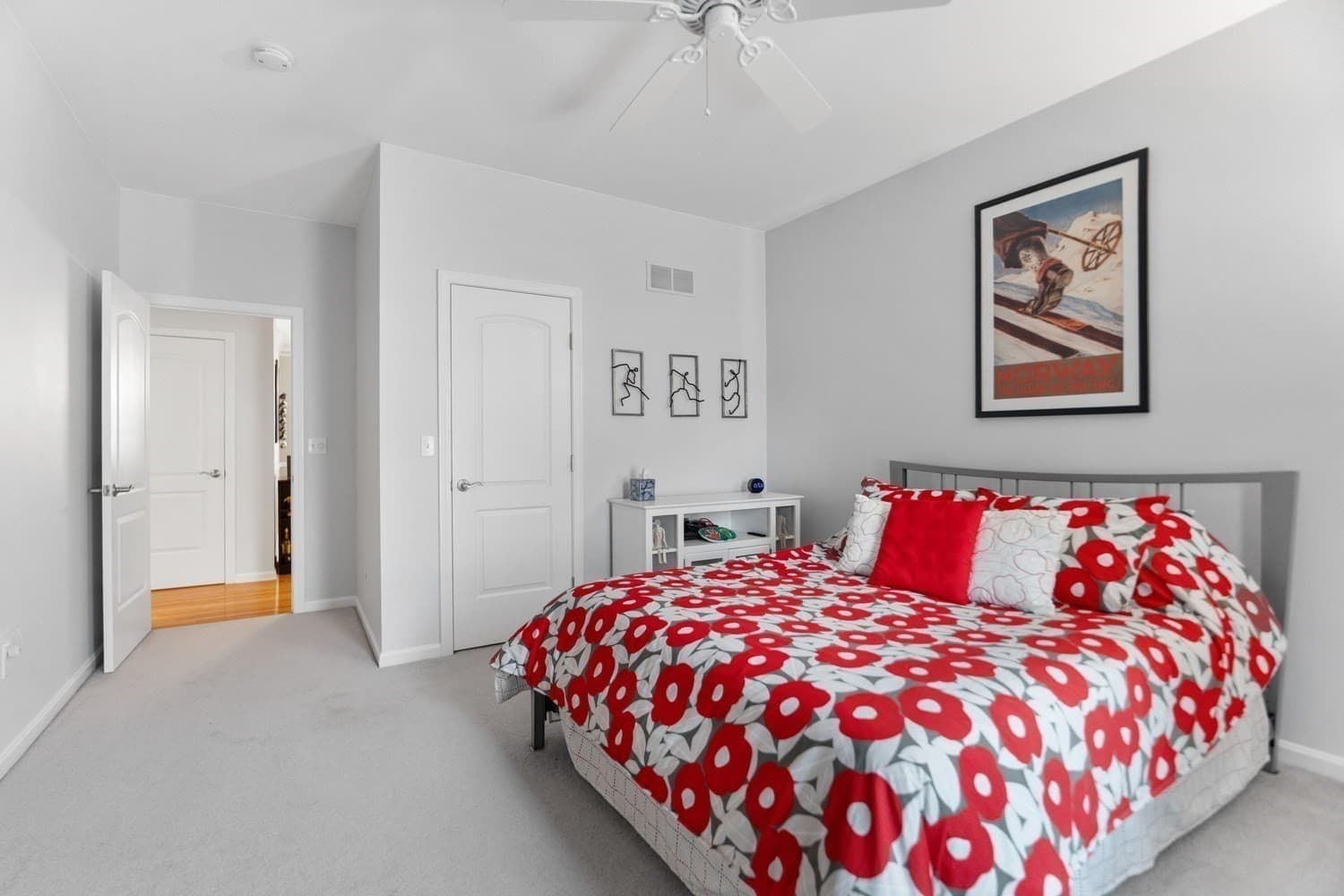 Condominium at 30 Summerfield Drive # 30, Uxbridge MA 01569, Uxbridge, photo 14 of 42