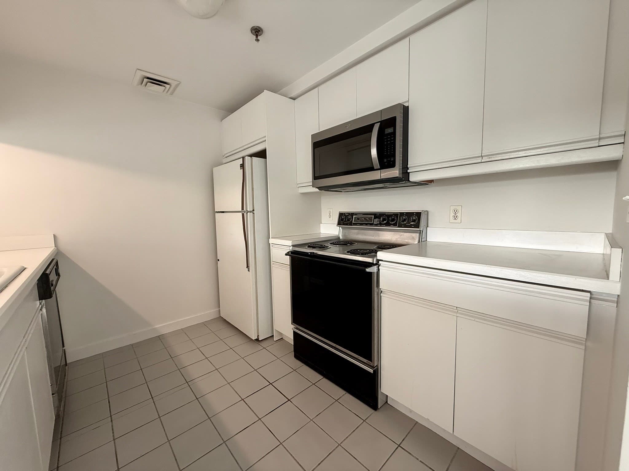 Condominium at 12 Mountain Laurels Dr # 308, Nashua NH 03062, Nashua, photo 6 of 19