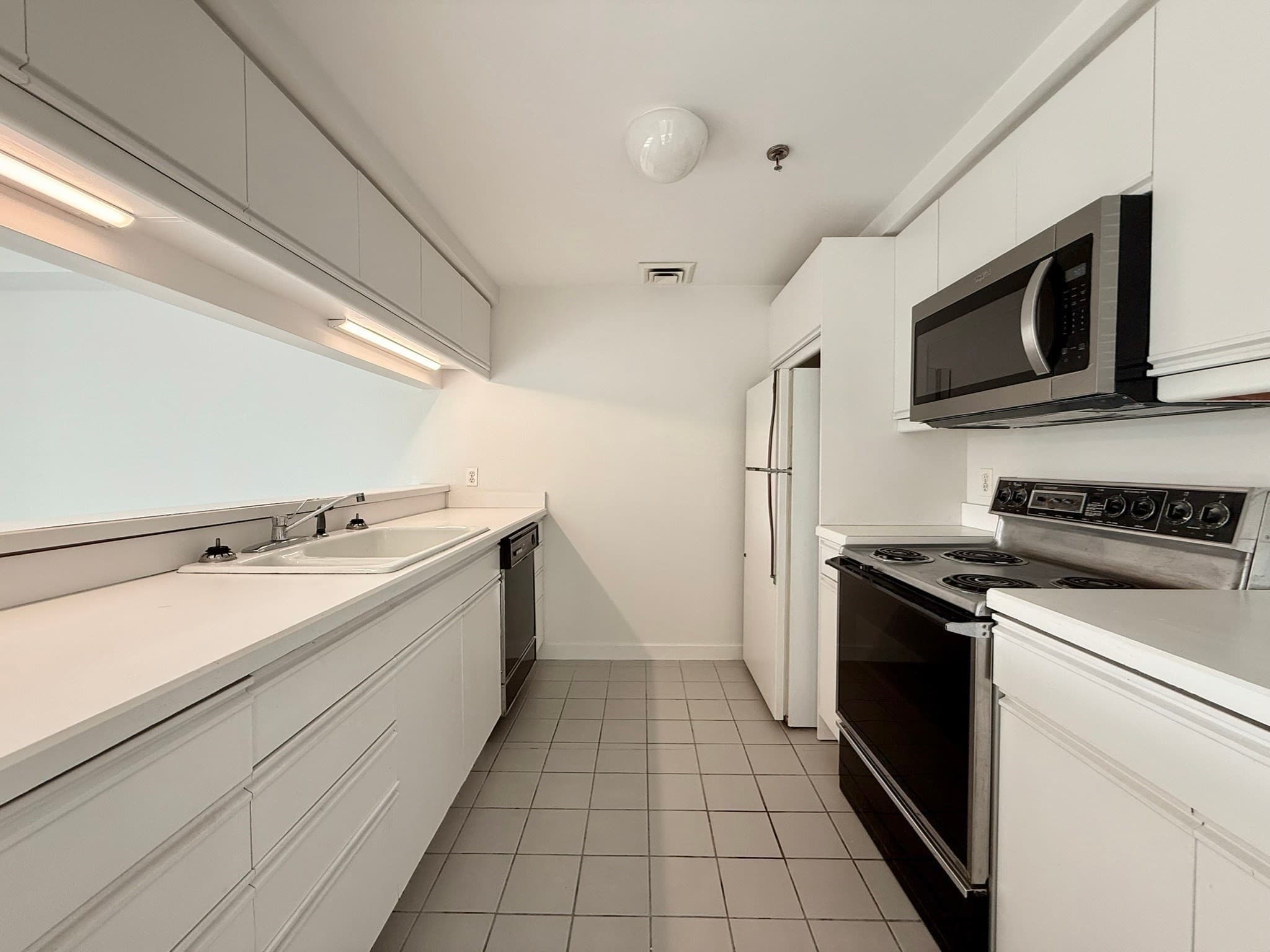 Condominium at 12 Mountain Laurels Dr # 308, Nashua NH 03062, Nashua, photo 5 of 19