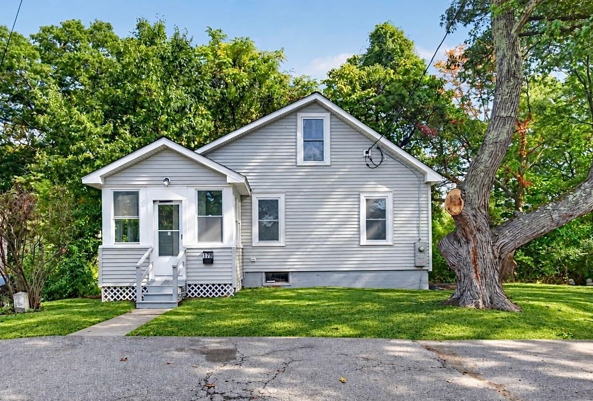 17 B St, Chelmsford MA 01824