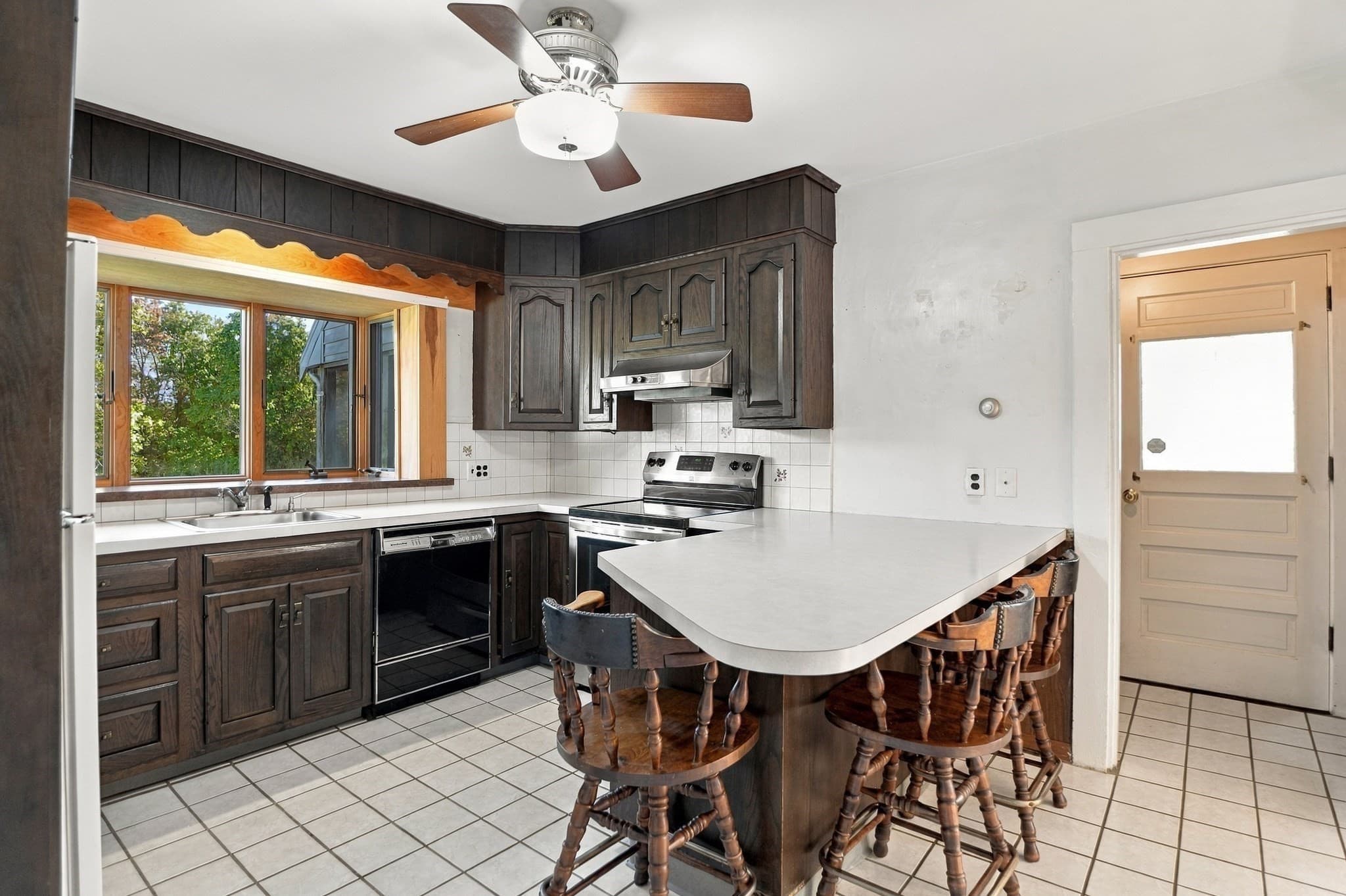 Single Family Residence at 170 Park Ave, Bridgewater MA 02324, Bridgewater, photo 9 of 39