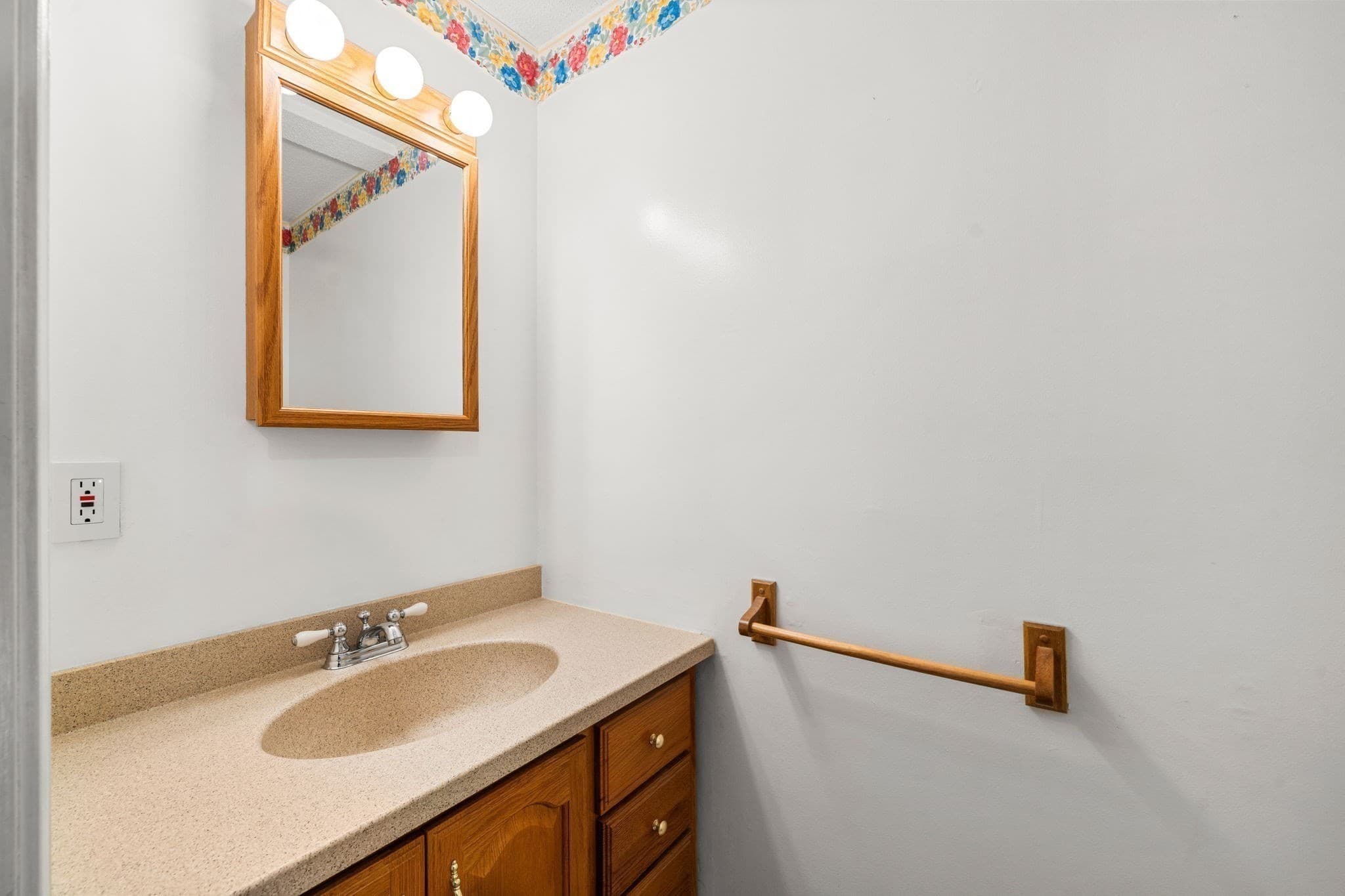 Condominium at 52 Warren St # 8, Peabody MA 01960, Peabody, photo 6 of 18