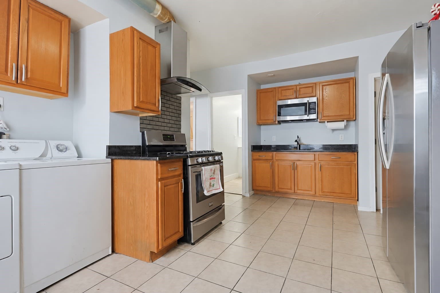 2 Family - 2 Units Up/Down at 161 Smith St, Lowell MA 01851, Lowell, photo 16 of 42