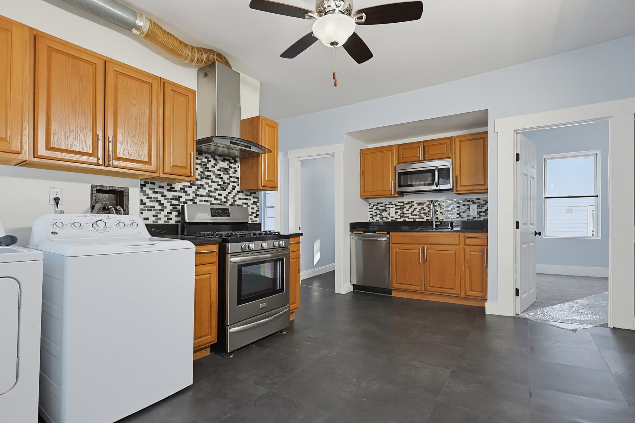 2 Family - 2 Units Up/Down at 161 Smith St, Lowell MA 01851, Lowell, photo 33 of 42