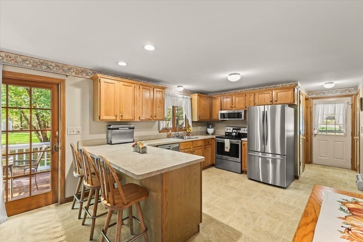 Single Family Residence at 8 George Littlefield Circle, Middleboro MA 02346, Middleboro, photo 12 of 35