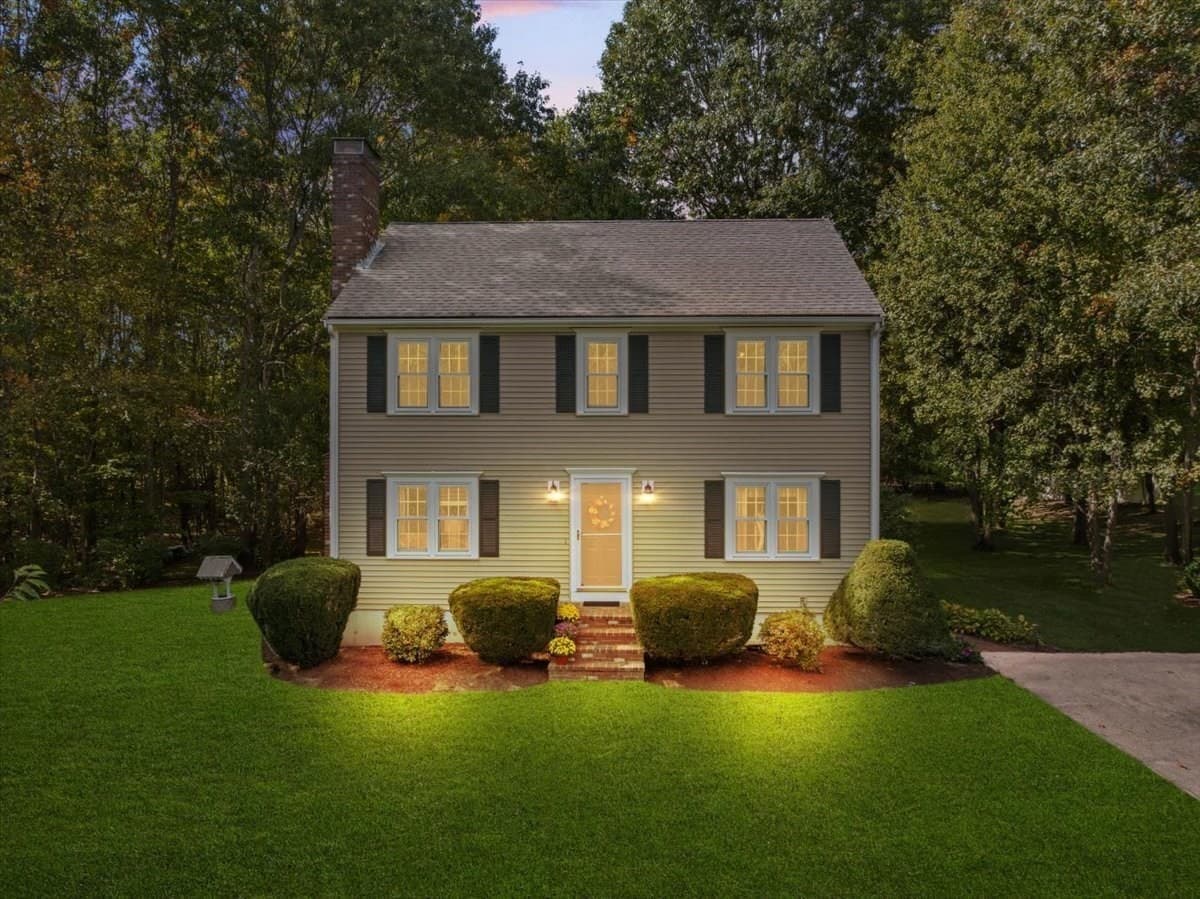 8 George Littlefield Circle, Middleboro MA 02346