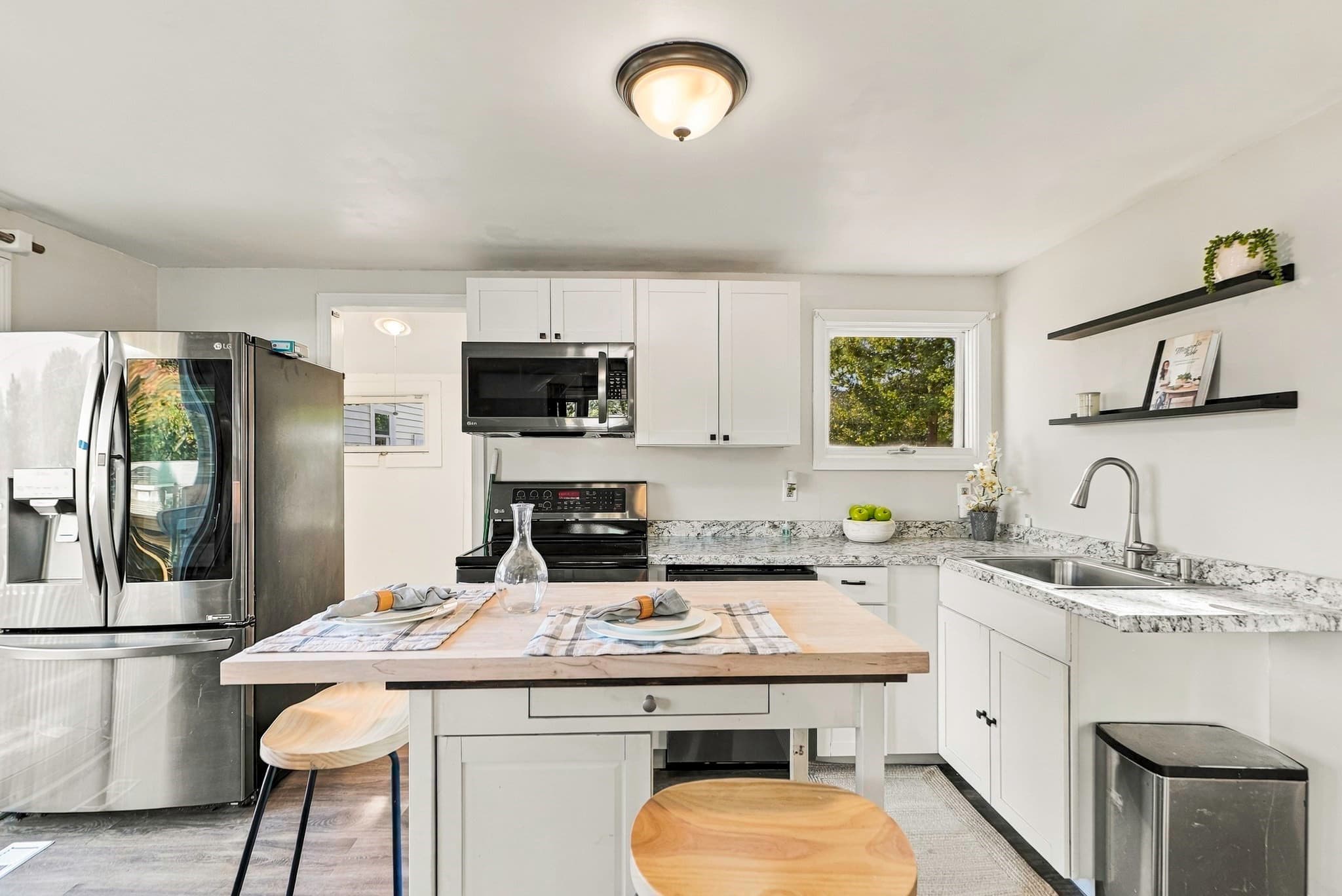Single Family Residence at 33 Rondeau Rd, Bellingham MA 02019, Bellingham, photo 5 of 17