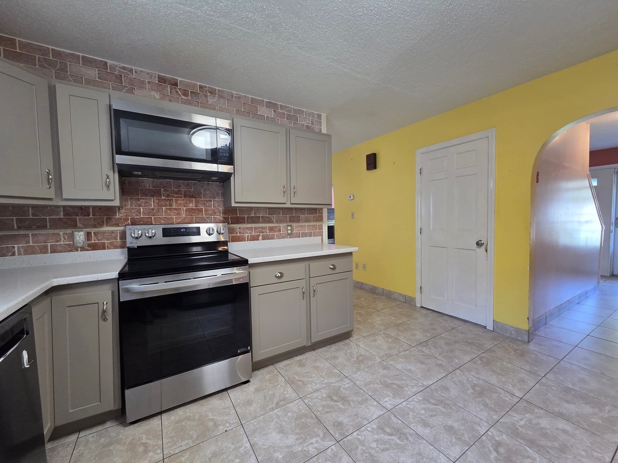 Single Family Residence at 4 Joseph St, Dudley MA 01571, Dudley, photo 7 of 40