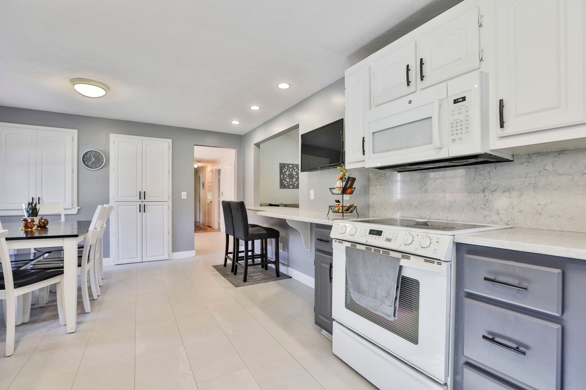 Single Family Residence at 25 Indian Rock Dr, Saugus MA 01906, Saugus, photo 3 of 42