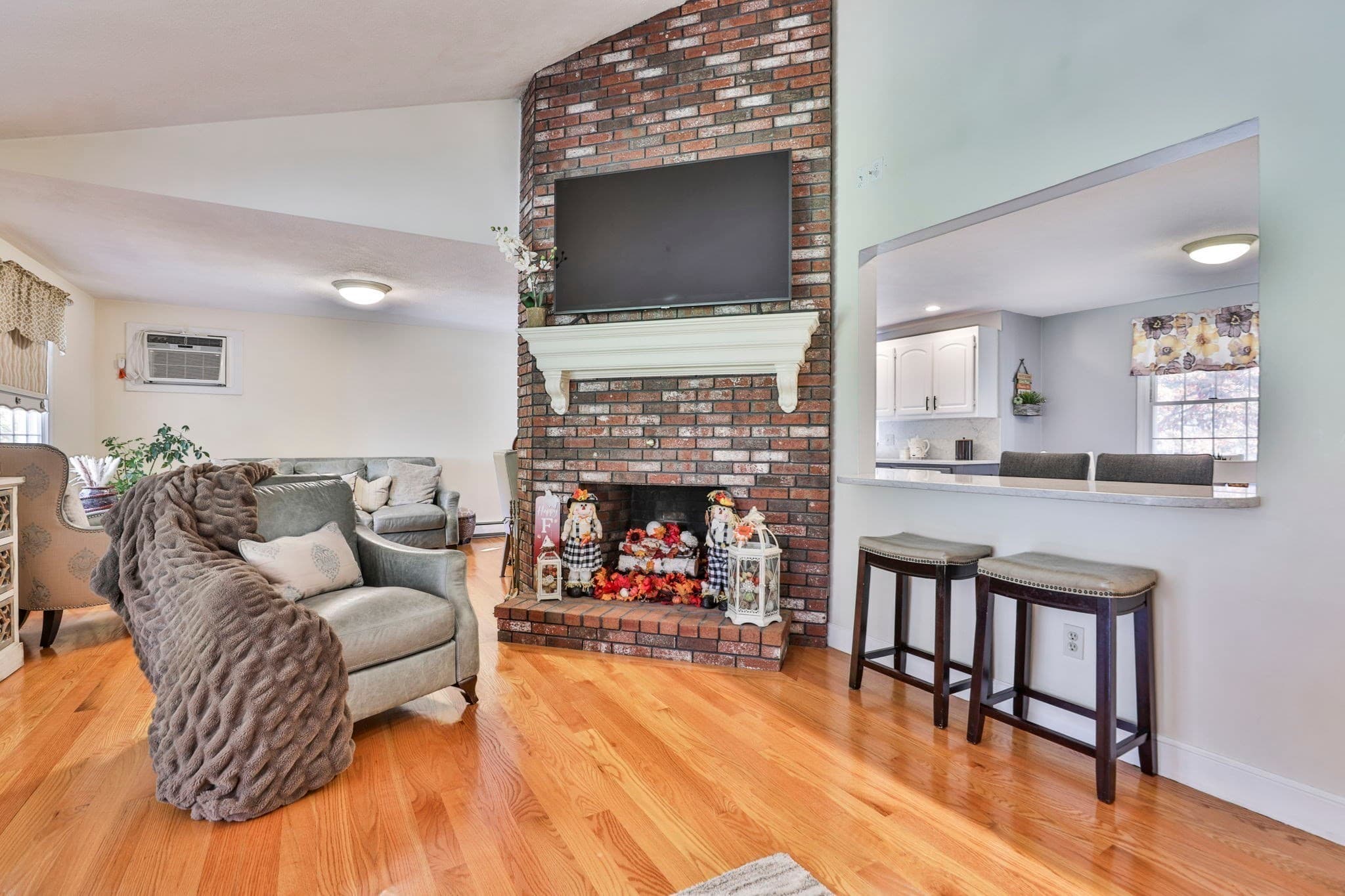 Single Family Residence at 25 Indian Rock Dr, Saugus MA 01906, Saugus, photo 11 of 42