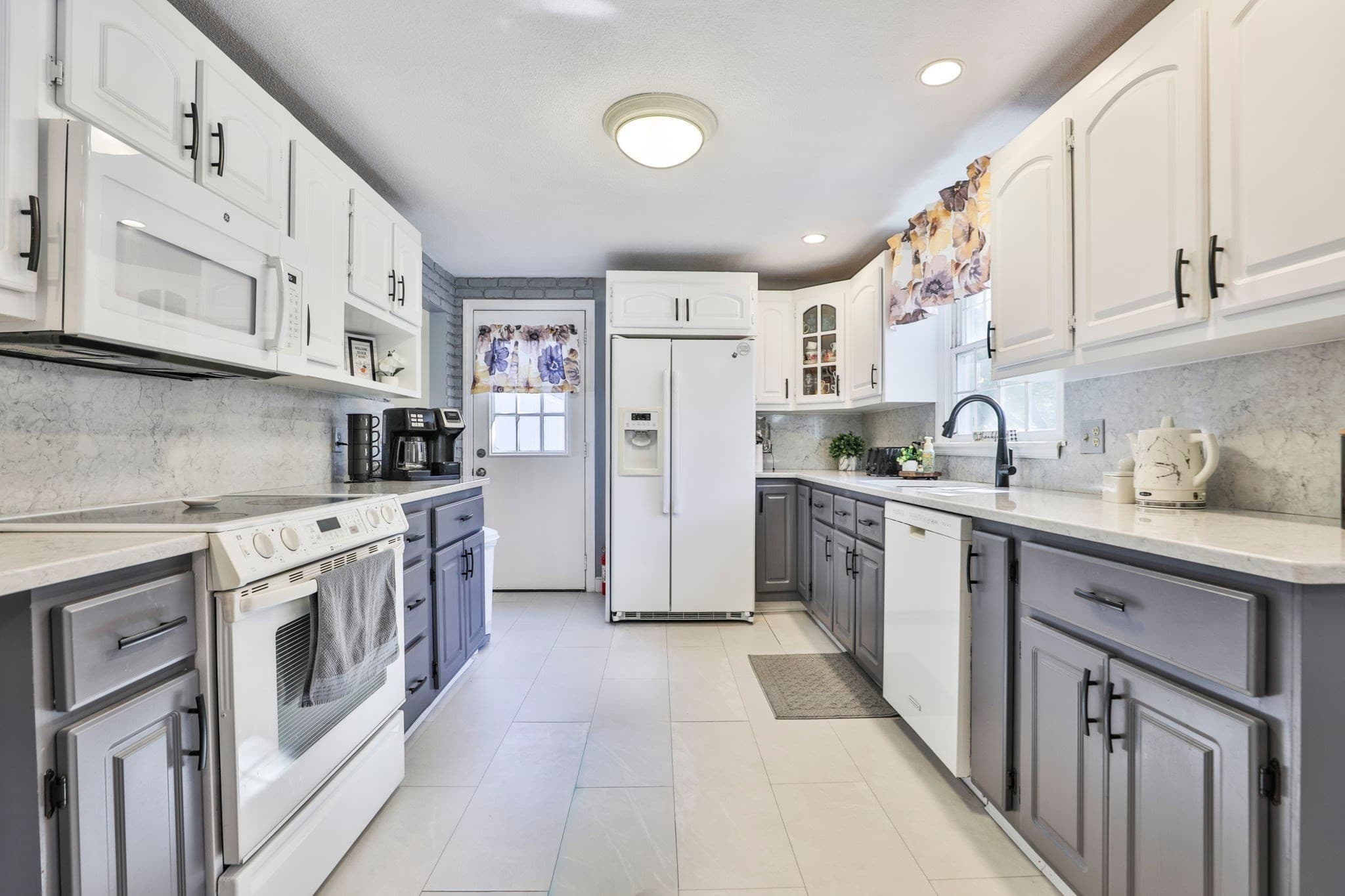 Single Family Residence at 25 Indian Rock Dr, Saugus MA 01906, Saugus, photo 8 of 42