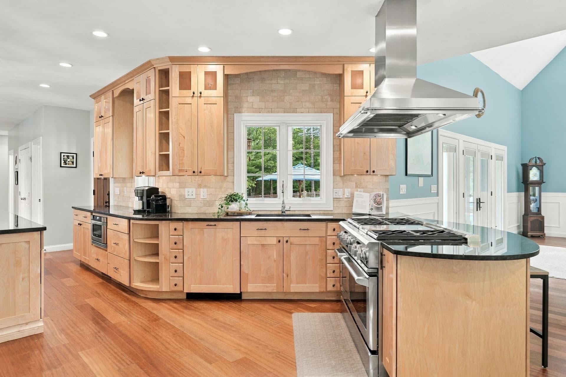 Single Family Residence at 20 Hillside Ln, Duxbury MA 02332, photo 8 of 42